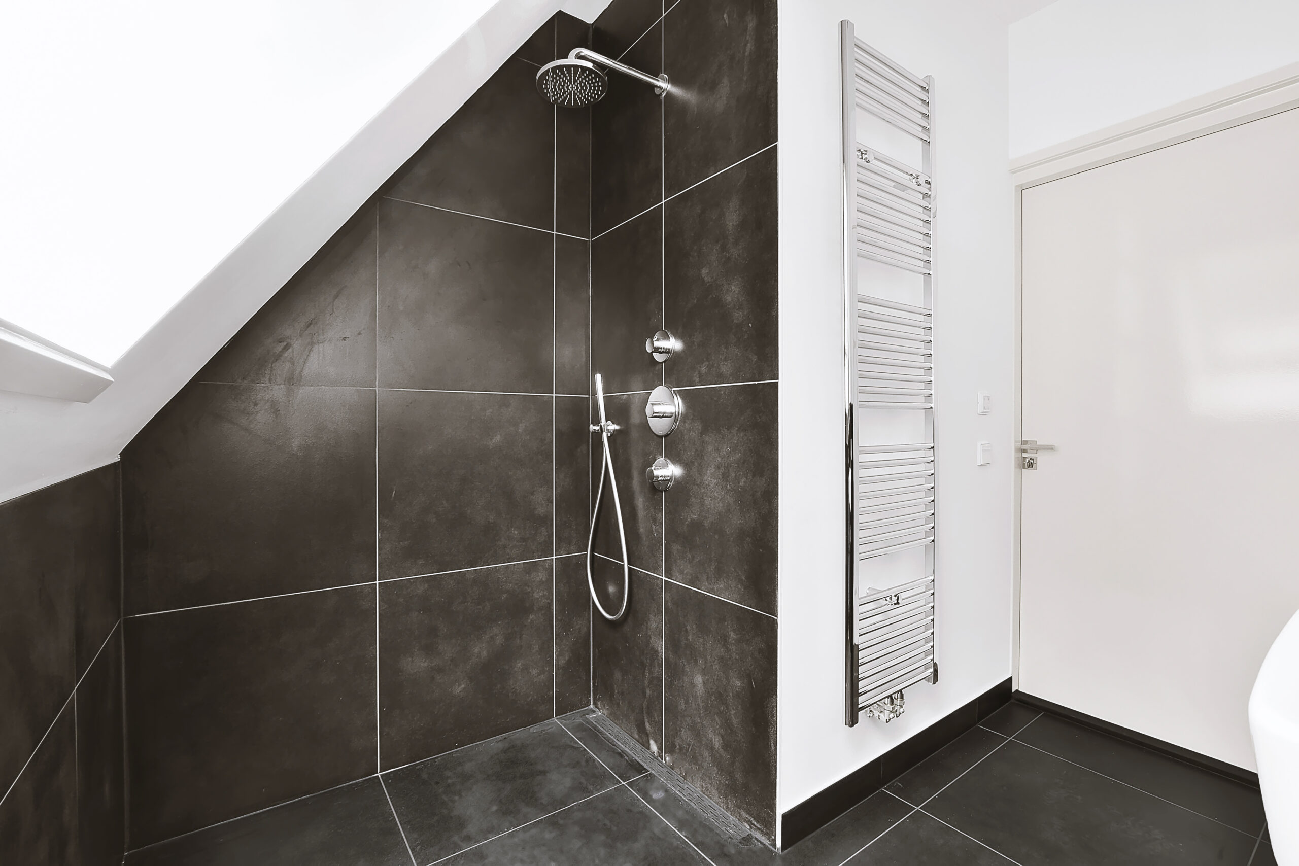 Bathroom with marble walls